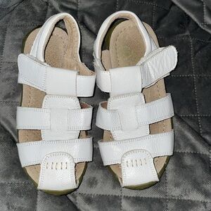 Dadawen girls’ size 33 (US size 11) white, genuine, leather sandals